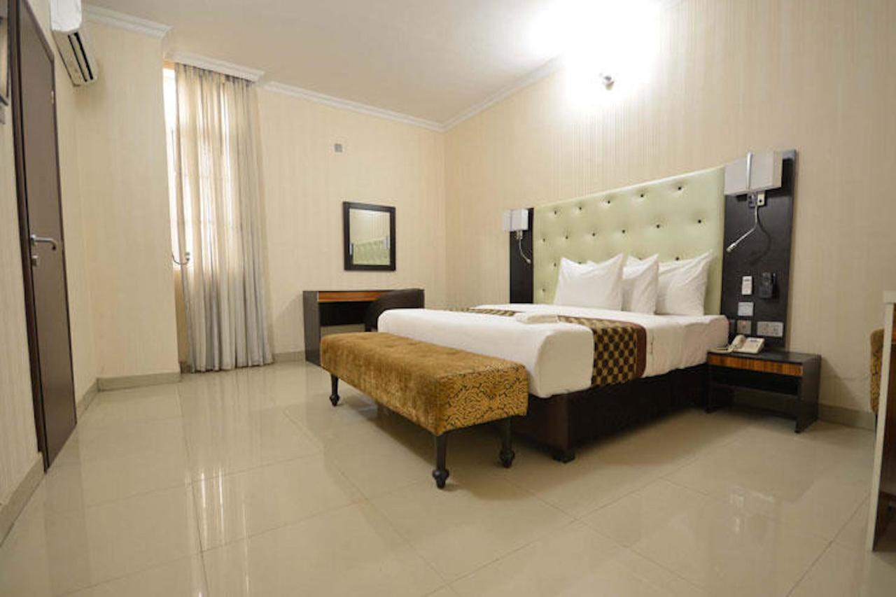 Lakeem Suites Agboyin Surulere Лагос Экстерьер фото