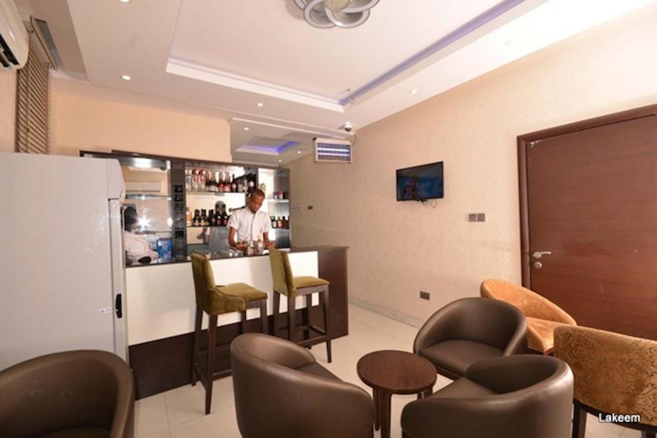 Lakeem Suites Agboyin Surulere Лагос Экстерьер фото